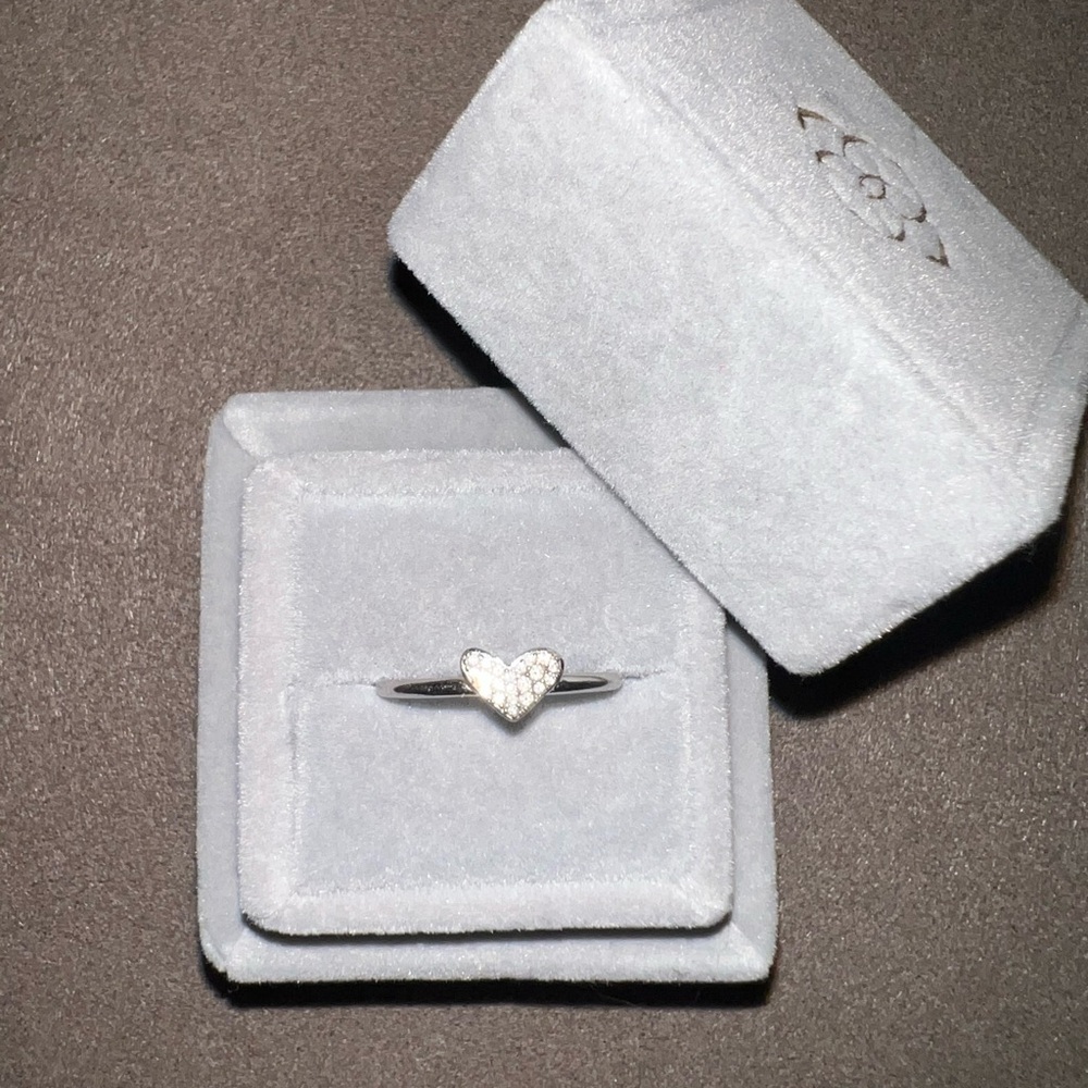 14k white gold and diamond heart ring size 7